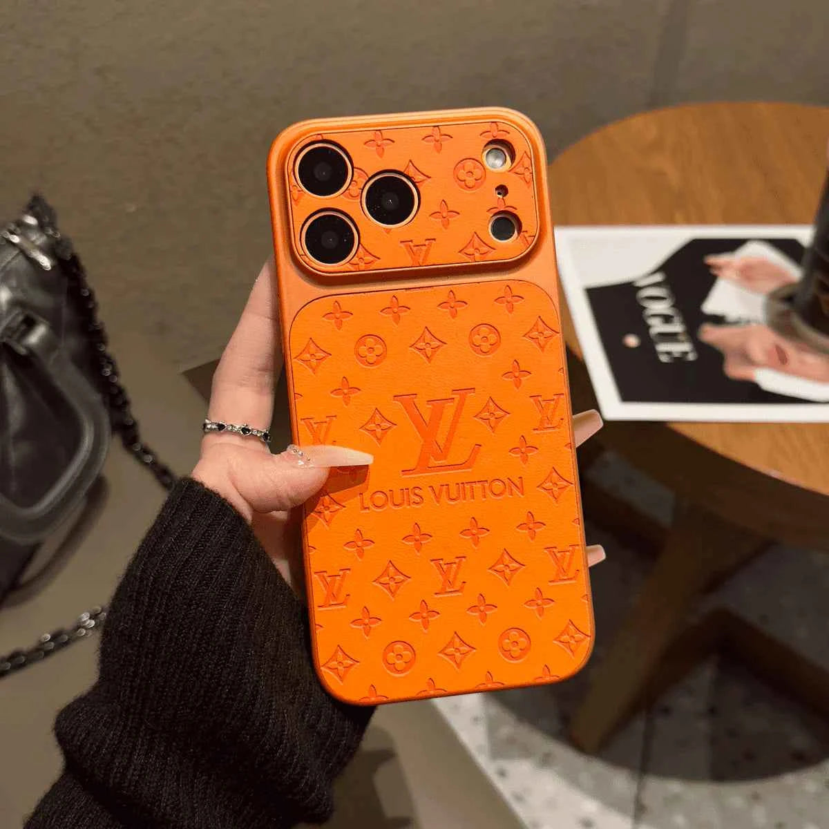 Cover iPhone Luxury Monogram Style – Eleganza Iconica