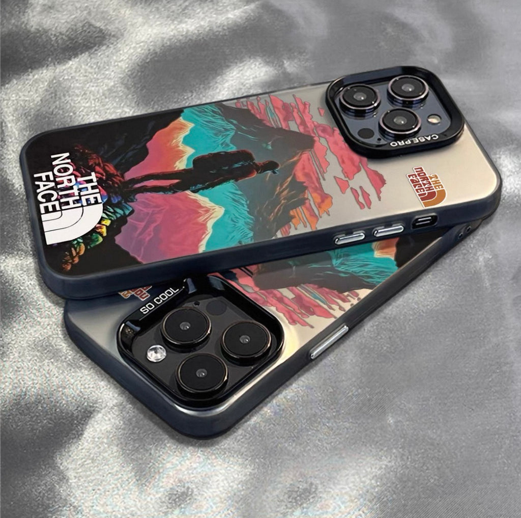 "Cover iPhone Summit Universe design montagna e universo colori vibranti"