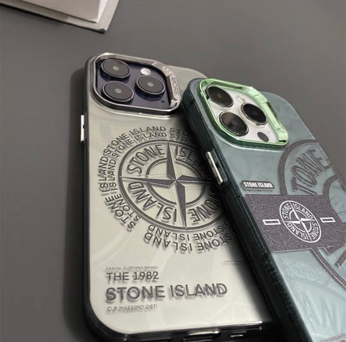  Custodia protettiva Stone Island per iPhone vista posteriore streetwear