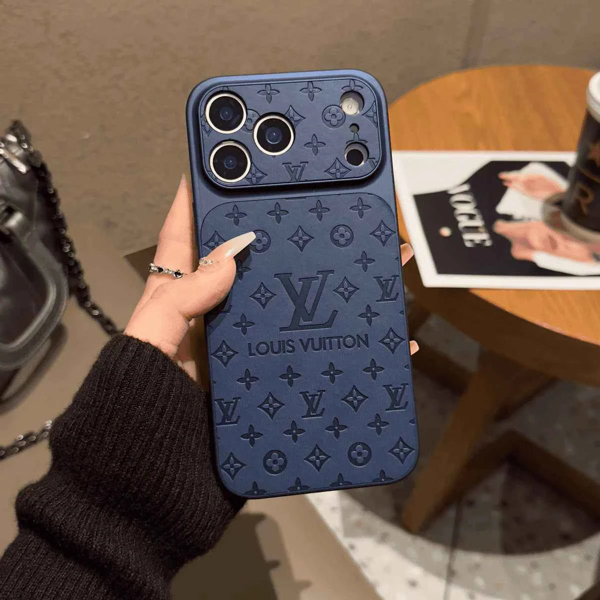 Cover iPhone Luxury Monogram Style – Eleganza Iconica