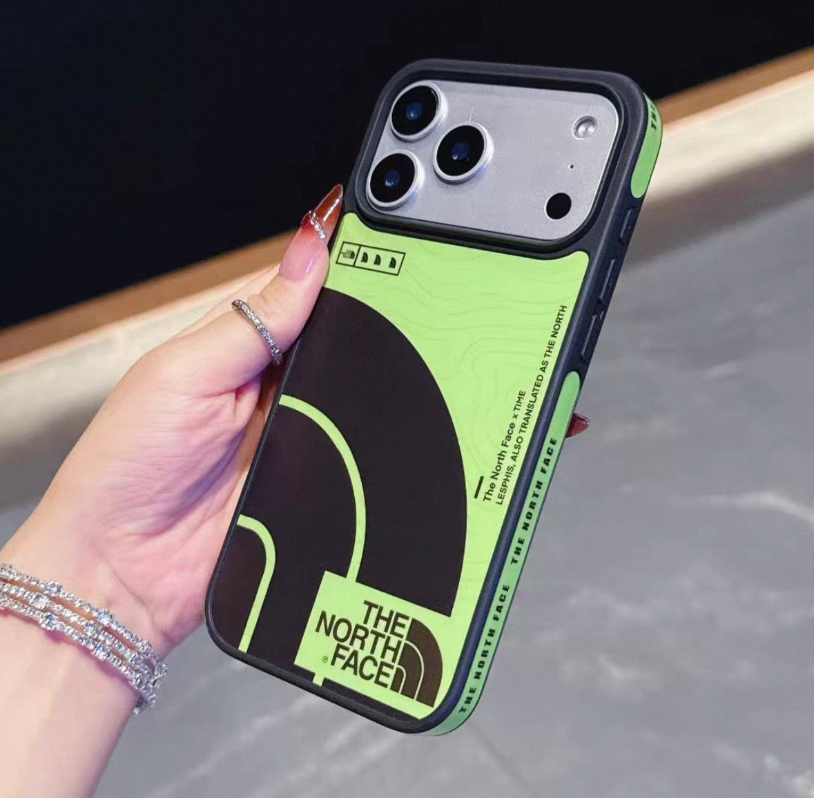 Cover iPhone The North Face Style – Protezione Outdoor | Edizione Limitata