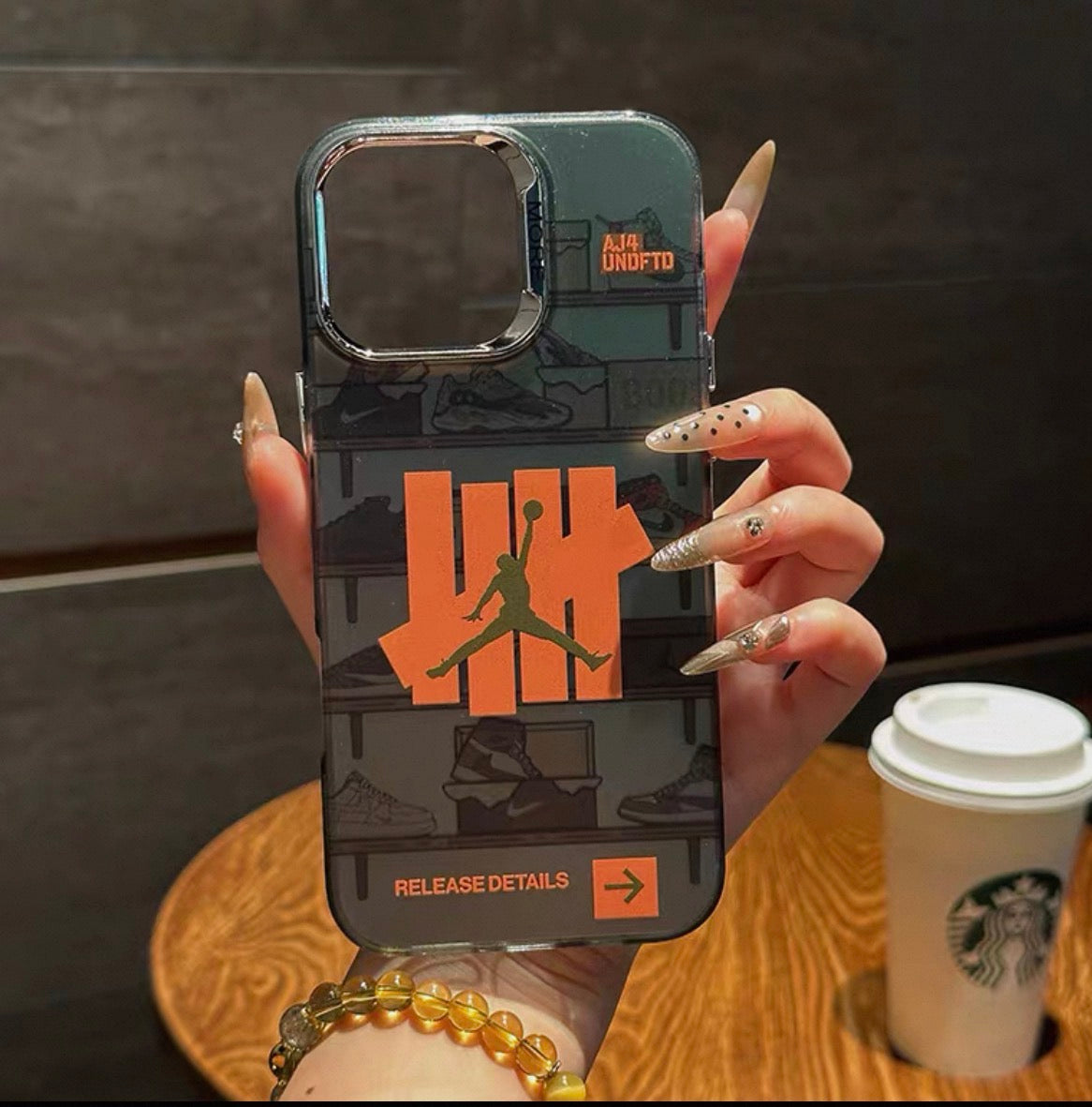 Cover iPhone UNDFTD x Air Jordan stile sneakerhead – Protezione e design esclusivo - ADW ITALIA