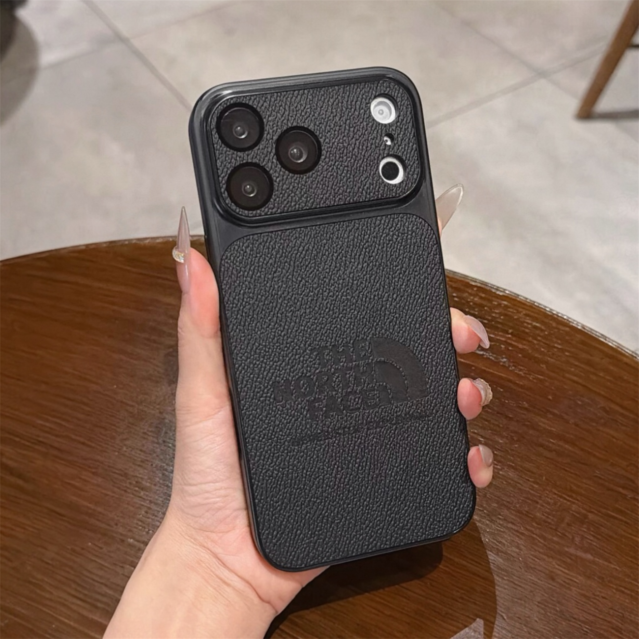 Cover Urban Explorer – Texture Pelle Martellata & Full Camera Protection