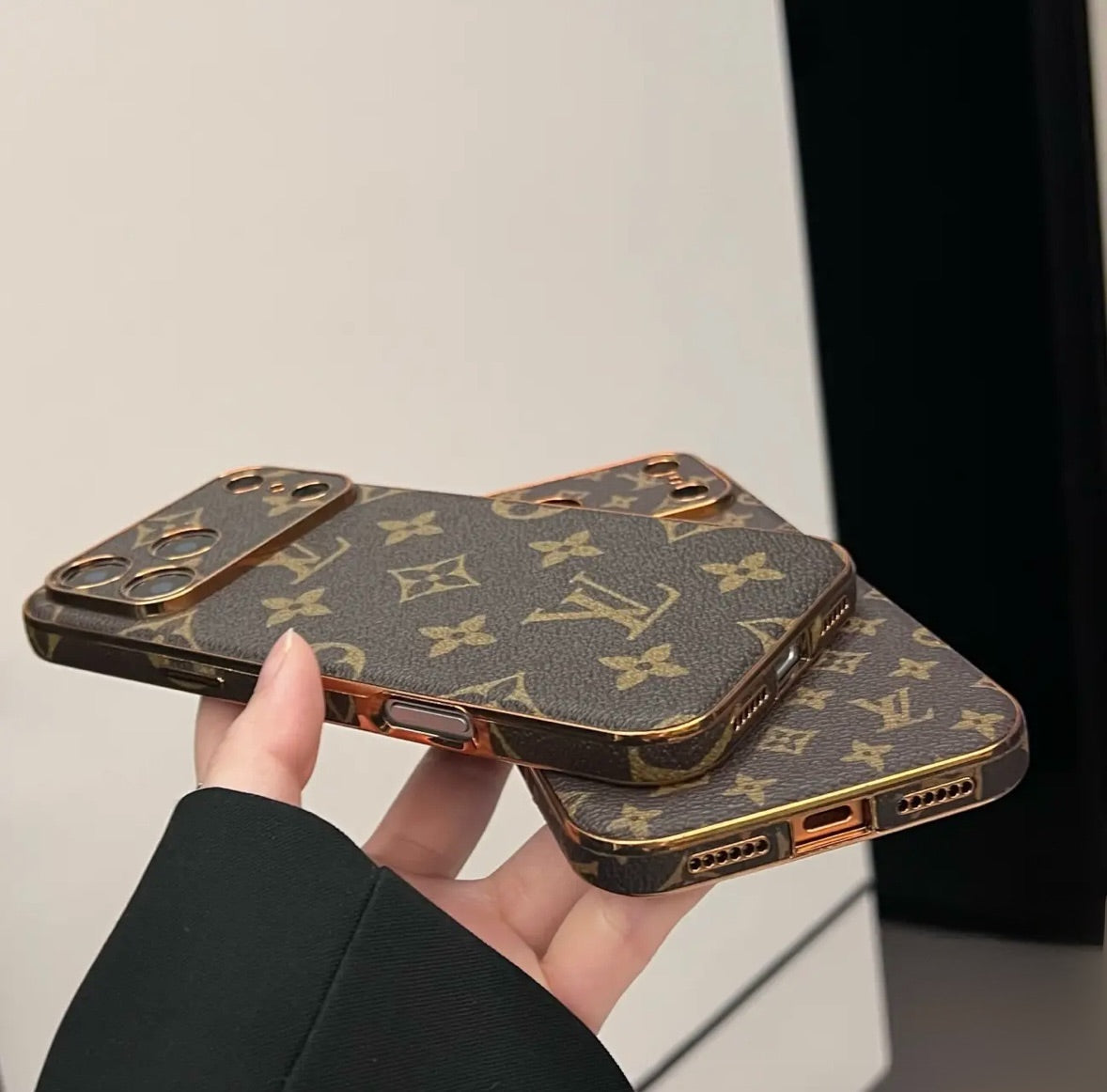 Cover iPhone Elegance Iconica – Stile Gucci & Louis Vuitton - ADW ITALIA