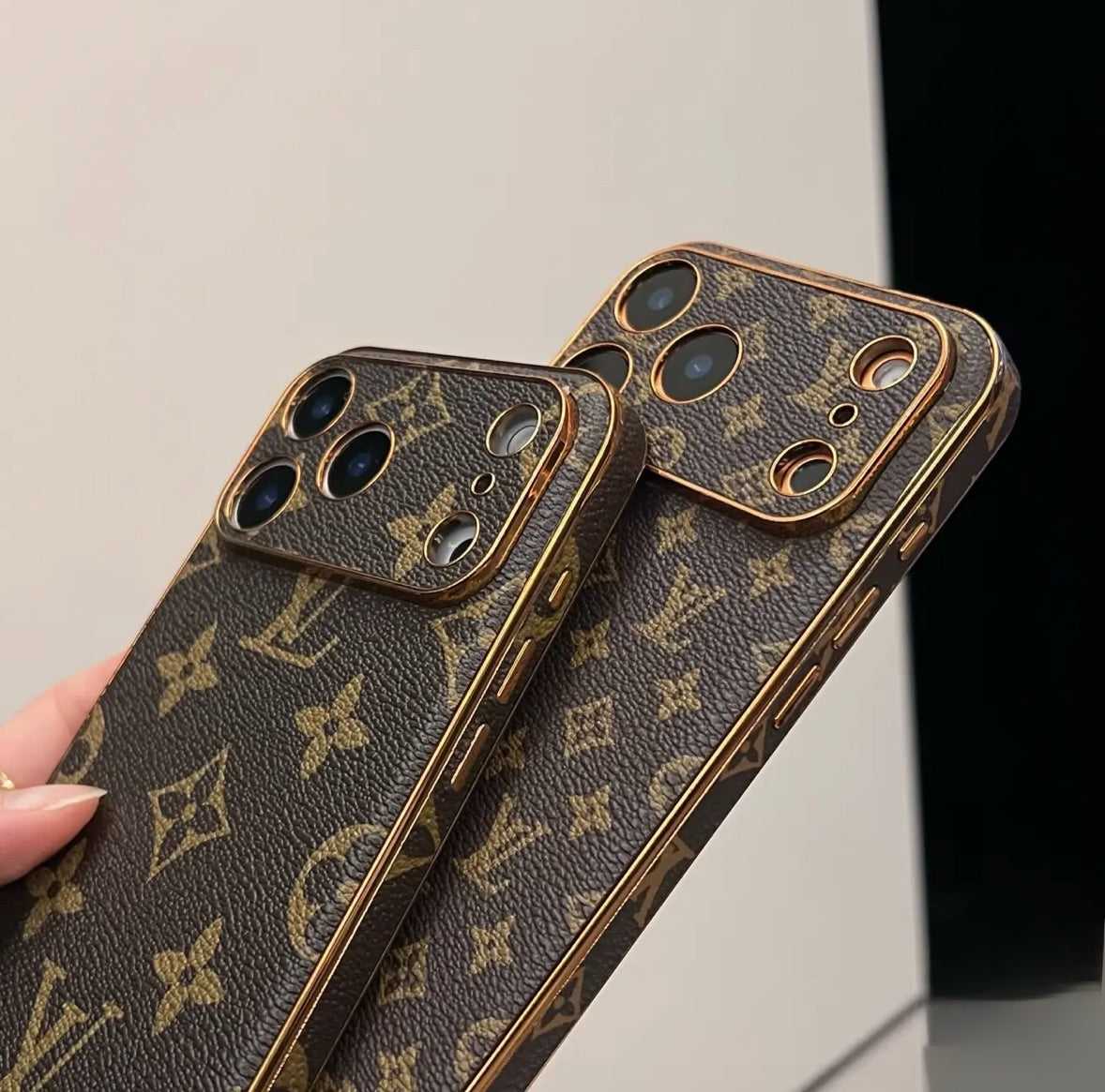 Cover iPhone Elegance Iconica – Stile Gucci & Louis Vuitton - ADW ITALIA