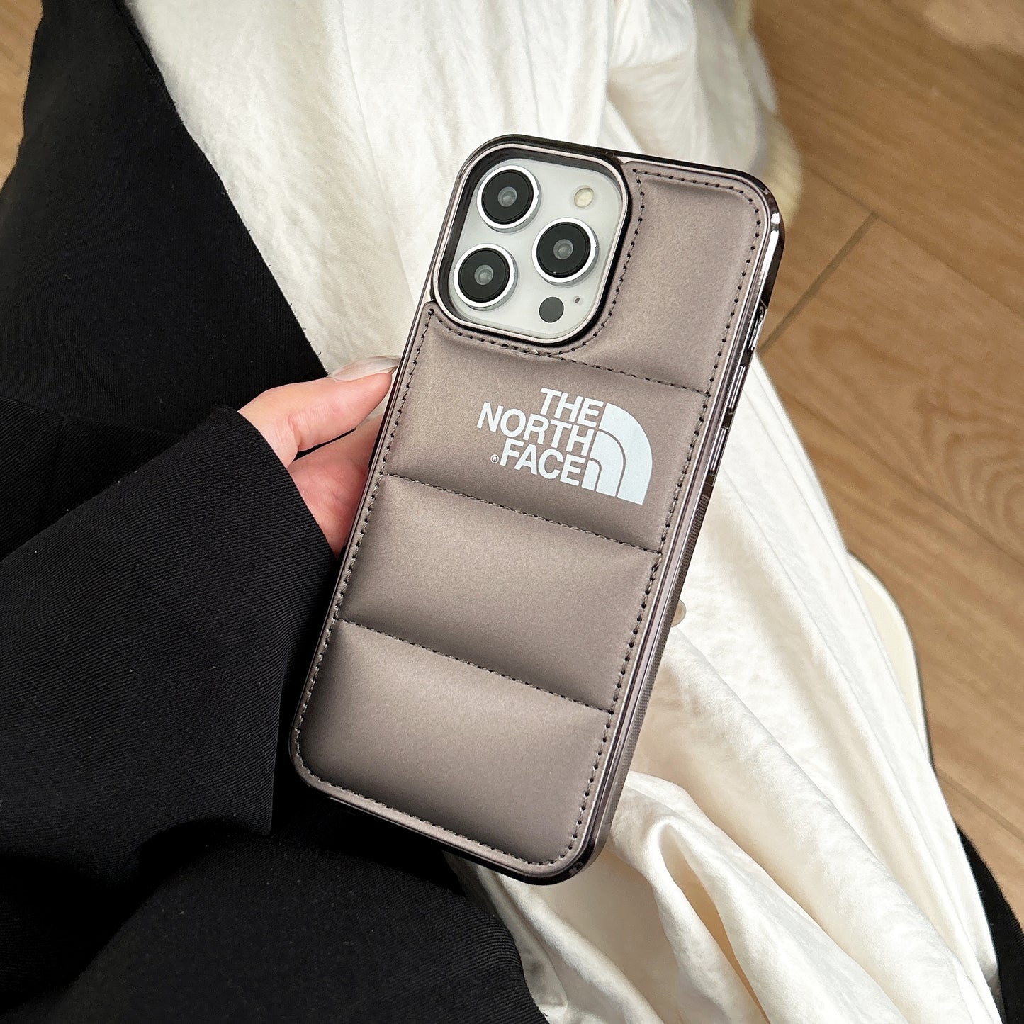 ADW SHOPNuova imbottitura cover per Iphone - Premium morbida imbottitura cover per iPhone North face from ADW SHOP - Just €24.90! Shop now at ADW SHOP24.90cover imbottita north face per iphone, Cover imbottita North per IPhone, morbida imbottitura cover per  iPhone North faceADW SHOPNuova imbottitura cover per Iphonemorbida imbottitura cover per iPhone North faceNuova imbottitura cover per Iphone