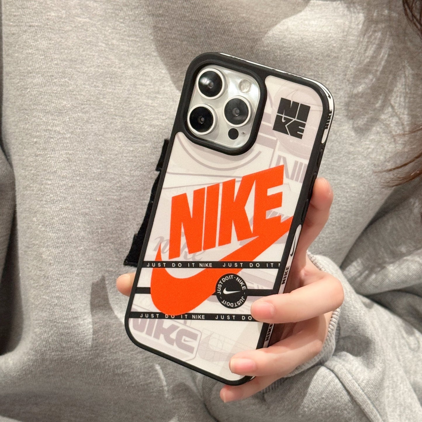 ADW SHOPCover per IPhone  Nike - Premium Cover per IPhone Nike from ADW SHOP - Just €24.55! Shop now at ADW SHOP24.55Brand The North Face  cover per IPhone, cover iphone esclusiva, cover iphone in saldo, cover iphone the north face, Cover per IPhone  Nike, gesture, product, sconto cover iphone 16, sleeve, textileADW SHOPCover per IPhone  NikeCover per IPhone NikeCover per IPhone  Nike