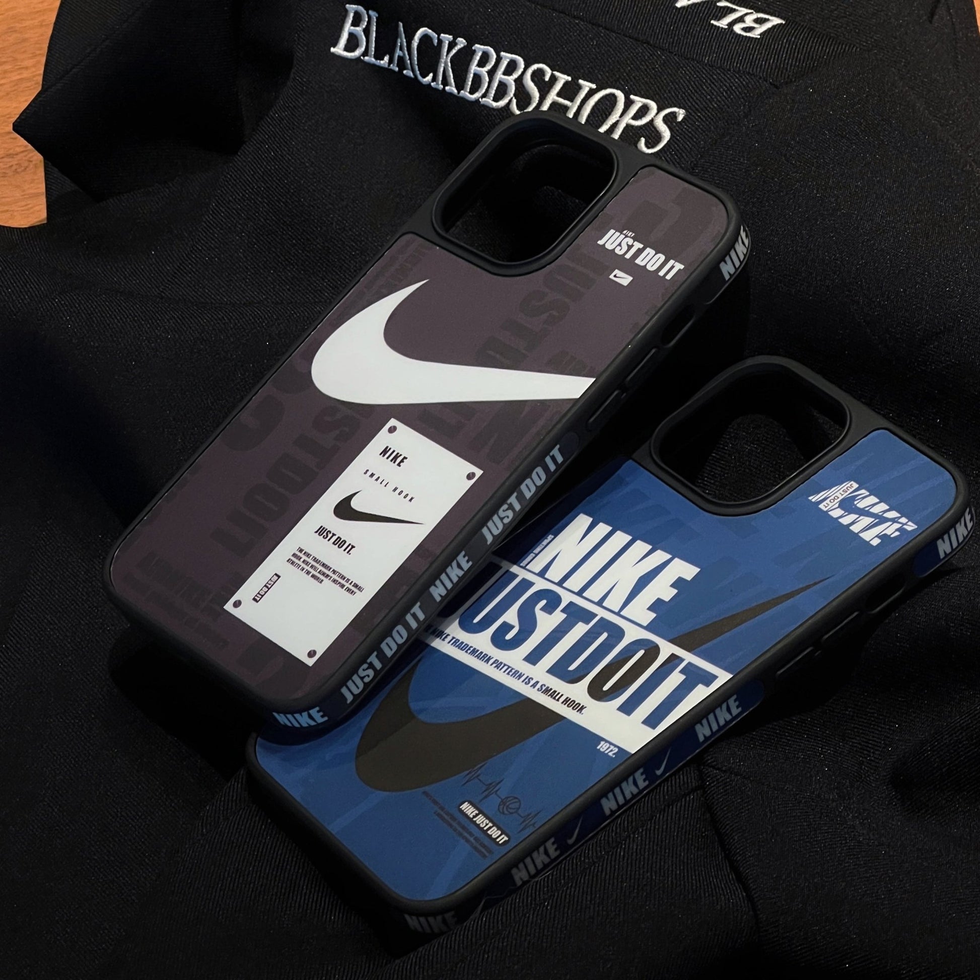 ADW SHOPCover Sportiva Nike per IPhone - Premium Cover Sportiva Nike per IPhone from ADW SHOP - Just €24.55! Shop now at ADW SHOP24.55cover iphone in saldo, Cover Sportiva Nike per IPhoneADW SHOPCover Sportiva Nike per IPhoneCover Sportiva Nike per IPhoneCover Sportiva Nike per IPhone