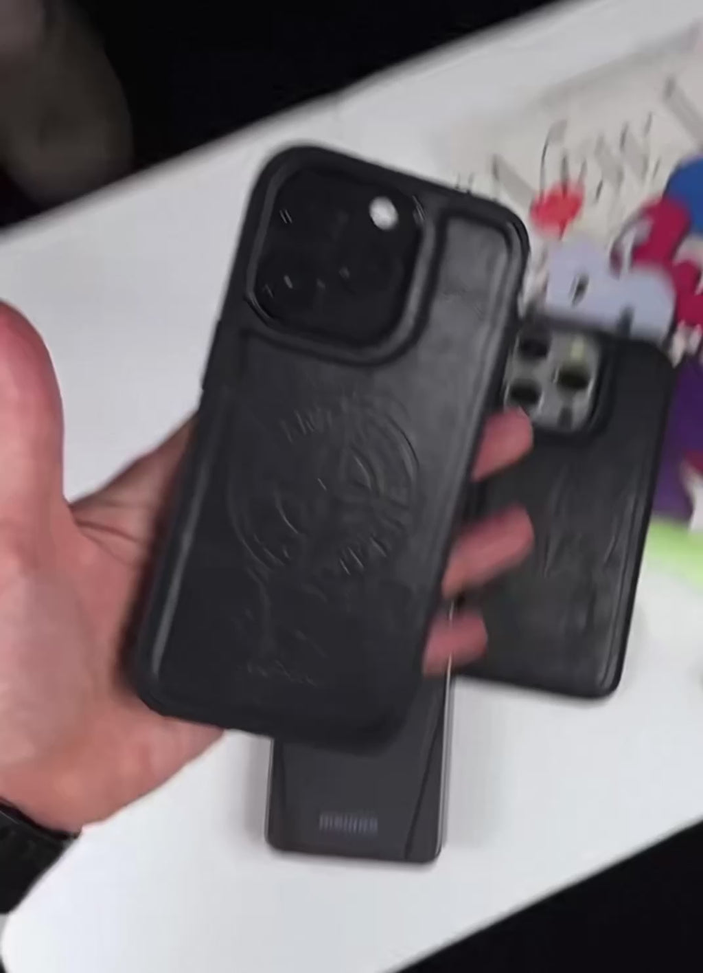 Cover iPhone Nera Silicone - Custodia Protettiva Elegante con Logo