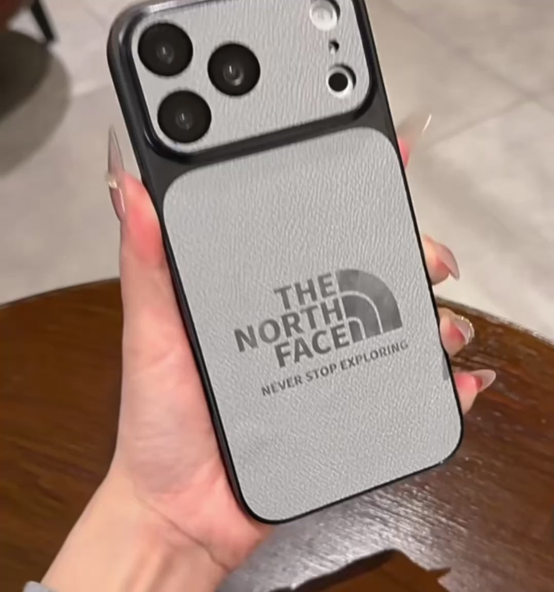 Cover Urban Explorer – Texture Pelle Martellata & Full Camera Protection