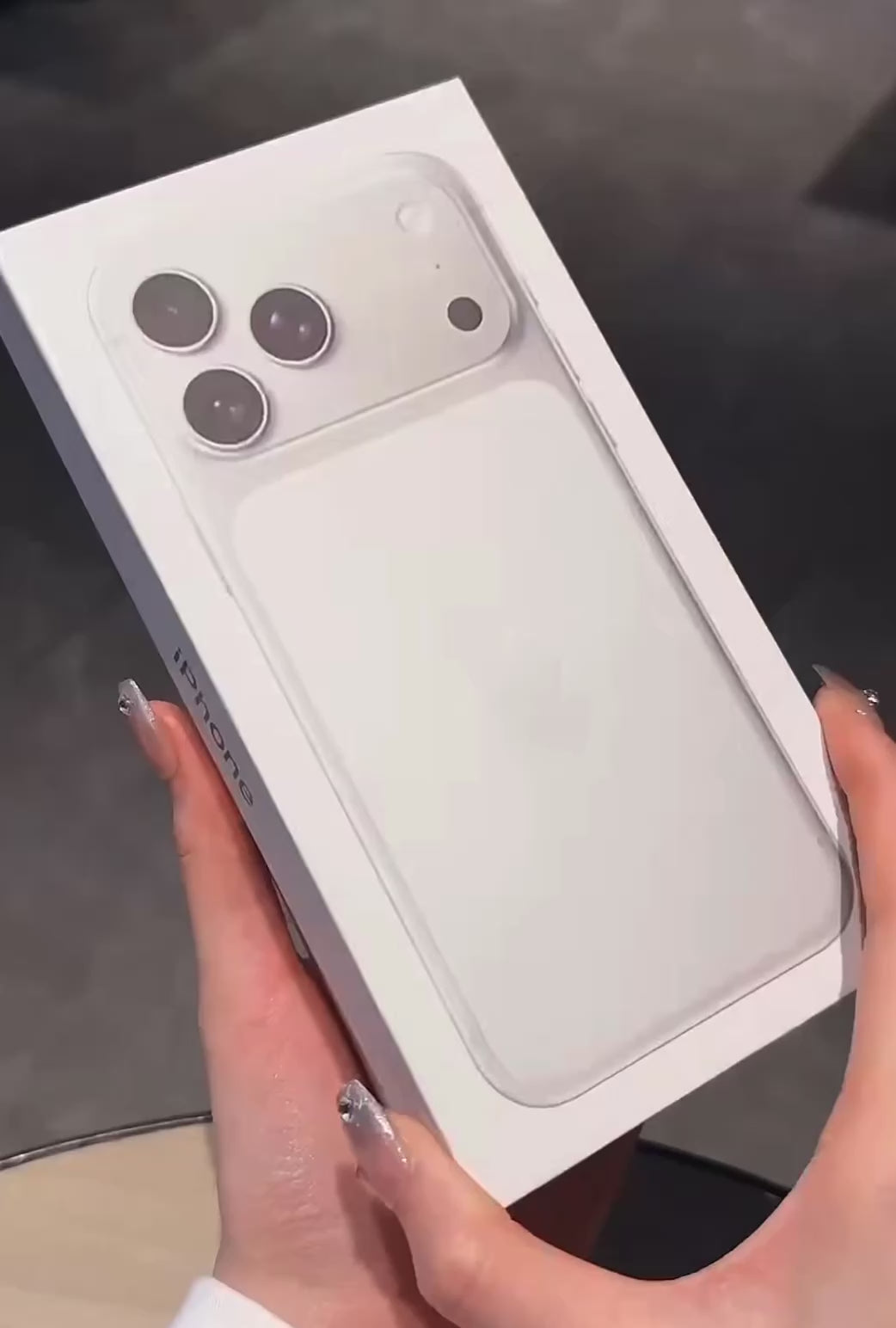 Cover iPhone “Travel Vibes” – Design Colorato con Frase Motivazionale